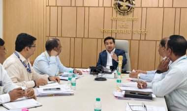 मत्स्य बंदरांच्या ठिकाणी सुरू असलेली विकास कामे गती व पारदर्शकतने पूर्ण करा......मत्स्य व बंदरे मंत्री नितेश राणे यांचे अधिकाऱ्यांना निर्देश