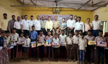 वैभववाडी विकास मंचतर्फे विद्यार्थ्यांसाठी मोफत शैक्षणिक साहित्य वाटप