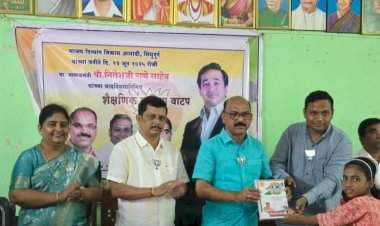 भाजप दिव्यांग आघाडीतर्फे कसाल येथे शालेय वह्यांचे वाटप