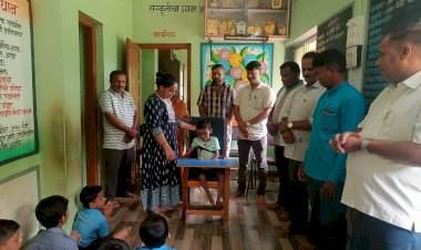 विशेष गरज असणाऱ्या विद्यार्थ्याला शासनाच्या उपक्रमातून मिळाली खुर्ची