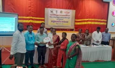 राज्यस्तरीय पारितोषिक प्राप्त केल्याबद्दल परुळे बाजार ग्रामपंचायतीचा सन्मान