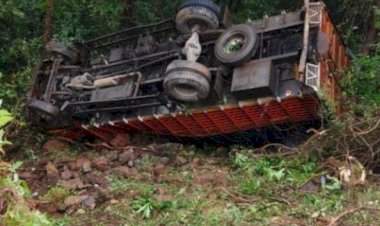 ब्रेक फेल झाल्याने टेम्पो १०० फूट दरीत कोसळला