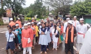 मळगाव येथील श्री दुर्गामाता दौडला हिंदूप्रेमींचा उत्स्फूर्त प्रतिसाद......शिवशंभू ग्रुप मळगावच्यावतीने दौडचे आयोजन