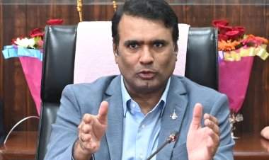 सिंधुदुर्ग जिल्हा प्रत्येक उपक्रमात अव्वल राहावा.......पालक सचिव विरेंद्र सिंह यांचे निर्देश