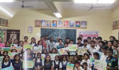 पोखरणमधील शाळेत कृषीदूतांच्या माध्यमातून चित्रकला व निबंध स्पर्धा