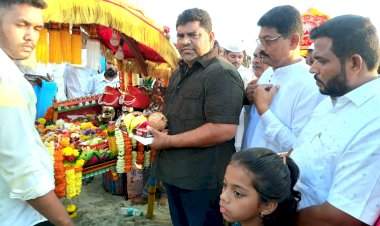 श्री देव रामेश्वर- नारायण पालखी सोहळ्यात वैभव नाईक यांनी सहभागी होत घेतले दर्शन......मालवण येथील नागरिकांना दिल्या दिवाळीच्या शुभेच्छा