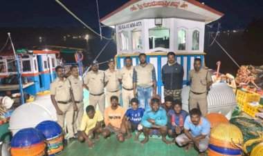 महाराष्ट्राच्या सागरी हद्दीत परप्रांतीय नौका जप्त......देवगड किनाऱ्यावर मत्स्यव्यवसाय विभागाची धडक कारवाई