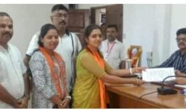 ठाकरे सेनेकडून सावंतवाडीत संदीप राणे आणि आर्या सुभेदार यांचा अर्ज दाखल