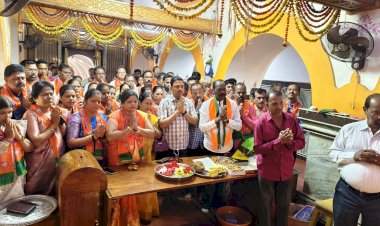 वेंगुर्ला नगर परिषद निवडणूक २०२५......भारतीय जनता पार्टीच्या प्रचाराचा शुभारंभ......वेंगुर्लेचे ग्रामदैवत श्री देवी सातेरी व श्री देव रामेश्वर चरणी श्रीफळ ठेवून केला आरंभ