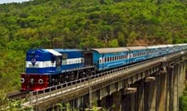 नाताळच्या सुट्ट्यांमध्ये कोकण रेल्वे मार्गावर तीन विशेष गाड्या धावणार