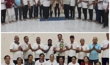 योग शिक्षक शेखर बांदेकर यांचा सावंतवाडीत ‘हिरकणी योग’ केंद्राकडून सत्कार