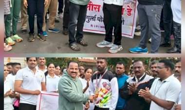 'रेझिंग डे' सप्ताह निमित्त कॅम्प मैदानावर खुल्या मॅराथॉन स्पर्धेचे आयोजन......सामाजिक कार्यकर्ते प्रसन्ना देसाई यांच्या हस्ते बक्षिस वितरण संपन्न