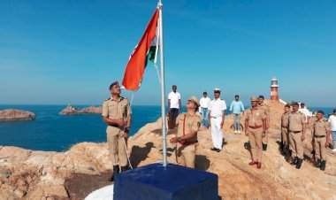 केंद्र शासनाच्या कॉफी टेबल बुकमध्ये निवती पोलीस ठाण्याच्या निवती रॉक येथील ध्वजारोहणाचा गौरवपूर्ण समावेश