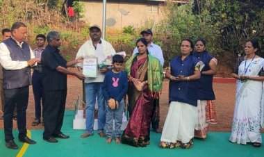 अणसूर पाल हायस्कूलतर्फे सुमंगल परब यांचा सपत्नीक सन्मान