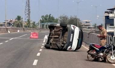 मुंबई गोवा महामार्गावर कार पलटी