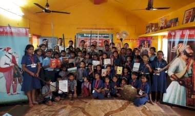 तळवणे शाळेतील विद्यार्थ्यांनी अनुभवला शिवकालीन इतिहास....प्रत्यक्ष शस्त्रे हाताळण्याची मिळाली संधी; दुर्ग मावळा, रक्षक प्रतिष्ठानचा उपक्रम