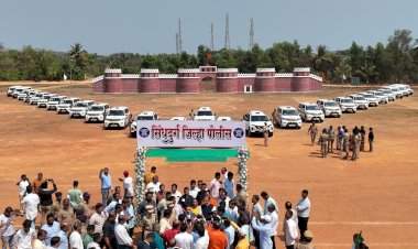 सिंधुदुर्ग पोलीस दलाच्या ताफ्यात २८ अत्याधुनिक वाहने दाखल...पालकमंत्री नितेश राणे व गृह राज्यमंत्री डॉ. पंकज भोयर यांच्या हस्ते लोकार्पण.