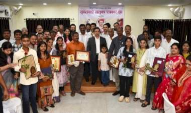 जिल्ह्याच्या विकासासाठी आणि तरुणांच्या रोजगारासाठी एकत्र येऊया ; पालकमंत्री नितेश राणे यांचे आवाहन  सावंतवाडी तालुका पत्रकार संघाचा पुरस्कार वितरण व गुणगौरव सोहळा उत्साहात
