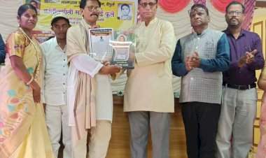 कवी महेंद्र ताजणे यांना ‘क्रांतिज्योती सावित्रीबाई फुले पुरस्कार’ प्रदान