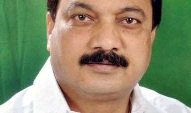 अधिकारी पालकमंत्र्यांचे आदेश मानत नाहीत - परशुराम उपरकर