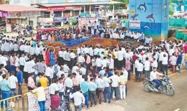 देवगड प्रशिक्षणात शिक्षकांचा अवमान....कणकवली प्रांताधिकाऱ्यांवर कारवाईची मागणी