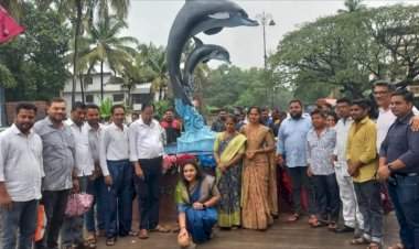 कुडाळमधील डॉल्फिन फाउंटनचे नगराध्यक्षा प्राजक्ता बांदेकर यांच्या हस्ते लोकार्पण