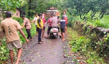 आचरा-पुजारेवाडी युवकांचे श्रमदान; बाजारपेठेकडील अंतर्गत रस्ता स्वच्छ
