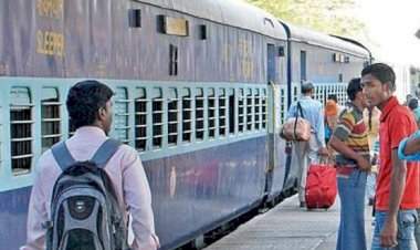 सावंतवाडी रोड स्थानकावर तीन महत्त्वाच्या एक्स्प्रेस गाड्यांना प्रायोगिक तत्त्वावर थांबा