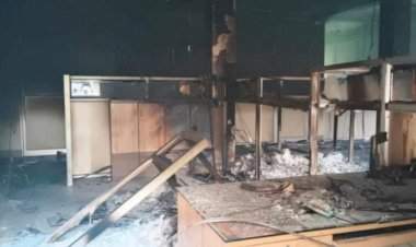 गगनबावडा तहसील कार्यालयाच्या महसूल शाखेला आग; संगणकांसह फर्निचर जळून खाक