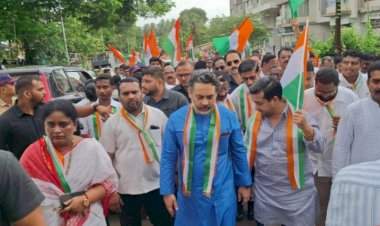 कुडाळात ८० व्या स्वातंत्र्यदिनानिमित्त तिरंगा रॅली....पालकमंत्री नितेश राणे आणि आमदार निलेश राणे सहभागी