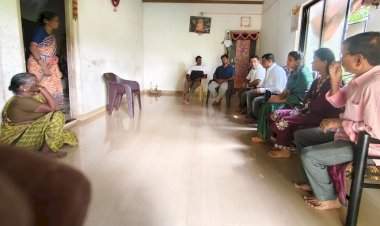 सावंतवाडी नगर पालिकेचे सफाई कर्मचारी धोंडू बरागडे यांचे आकस्मिक निधन.....नगराध्यक्षा सह लोकप्रतिनिधींनी कुटुंबाचे केले सांत्वन
