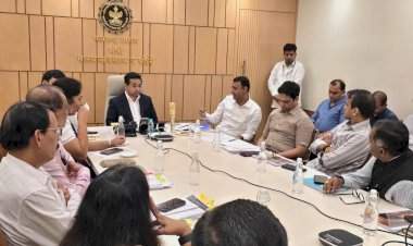 गणेशोत्सवापूर्वी सिंधुदुर्गातील रस्त्यांची दुरुस्ती तातडीने पूर्ण करा....मत्स्य व्यवसाय व बंदरे मंत्री नितेश राणे यांचे निर्देश