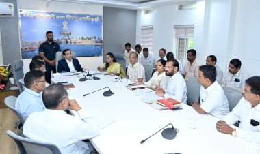 गणेशोत्सवासाठी सिंधुदुर्ग सज्ज करा; पालकमंत्र्यांनी  दिली प्रशासनाला कामाची डेडलाईन.....रस्ते, वीज, मोबाईल नेटवर्क, आरोग्य अन् दळणवळण व्यवस्थेसाठी पालकमंत्री नितेश राणेंचे प्रशासनाला स्पष्ट निर्देश