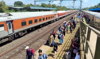 सावंतवाडी रेल्वे स्थानकावर निवारा शेड नसल्यामुळे प्रवासी हैराण