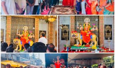 कणकवली तालुका शिवसेनेच्या वतीने दुर्गामातेची विधिवत प्रतिष्ठापना ....ढोल-ताशांच्या गजरात जल्लोषपूर्ण मिरवणुकीने दुर्गामातेचे आगमन.....माजी आमदार वैभव नाईक यांच्या हस्ते दुर्गामातेचे पूजन व आरती