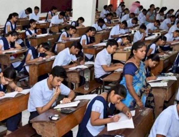 बारावीच्या पहिल्या पेपरला कॉपीचा सुळसुळाट