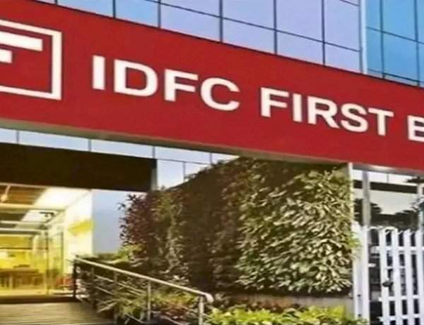 IDFC बँक घोटाळ्याने बँकिंग क्षेत्र हादरले......शेअर २० टक्क्यांनी कोसळले !