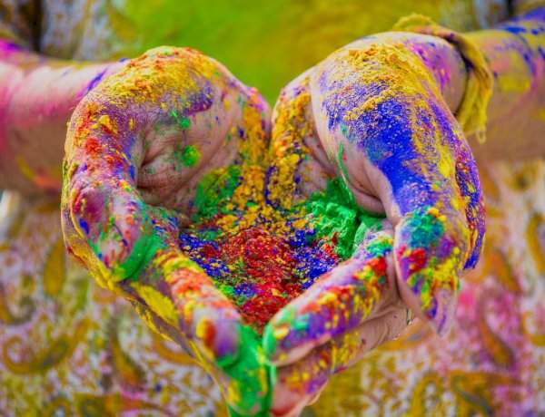 होळी : एकात्मतेचा रंग सोहळा