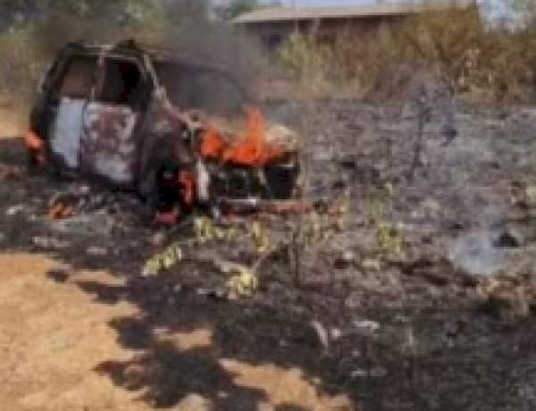 मुंबई-गोवा महामार्गावर भोस्ते घाट नजीक धावत्या मारुती वॅगनार कारला लागली अचानक आग