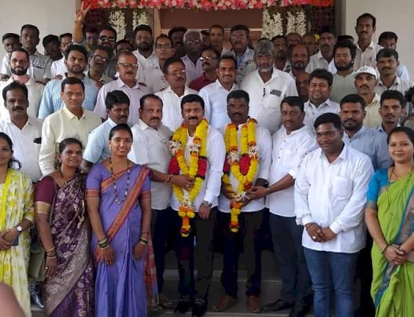 वेंगुर्ला पंचायत समिती सभापतीपदी भाजपाचे  शंकर घारे तर उपसभापतीपदी शिवसेनेचे सचिन देसाई बिनविरोध