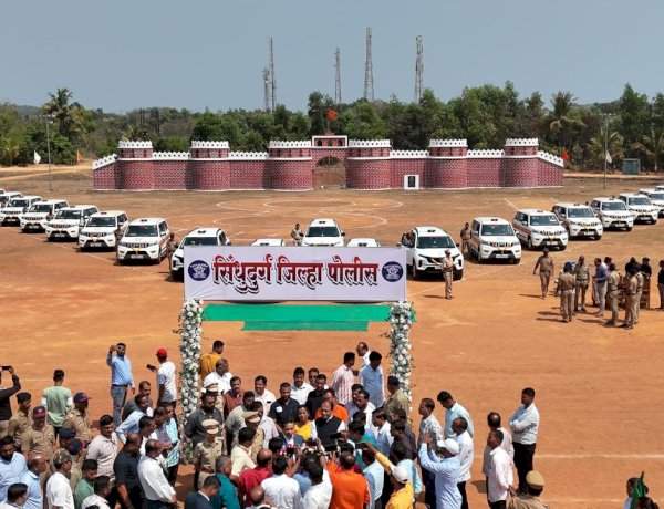 सिंधुदुर्ग पोलीस दलाच्या ताफ्यात २८ अत्याधुनिक वाहने दाखल...पालकमंत्री नितेश राणे व गृह राज्यमंत्री डॉ. पंकज भोयर यांच्या हस्ते लोकार्पण.