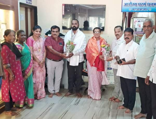 भाजपाच्या माध्यमातून परुळेबाजार सरपंच प्रणीती आंबडपालकर व उपसरपंच संजय दुधवडकर यांचा सन्मान