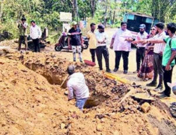 सावंतवाडी मोरडोंगरीत पाण्यासाठी खोदाई करताना गॅस पाईपलाईन फुटली