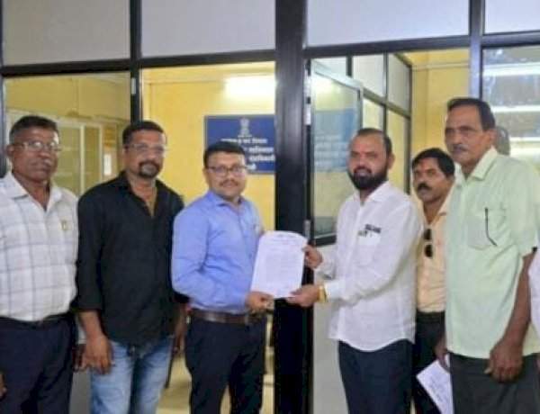 मंत्र्यांच्या ताफ्यातील गाड्या कमी करा; ठाकरे शिवसेनेची तहसीलदारांकडे मागणी