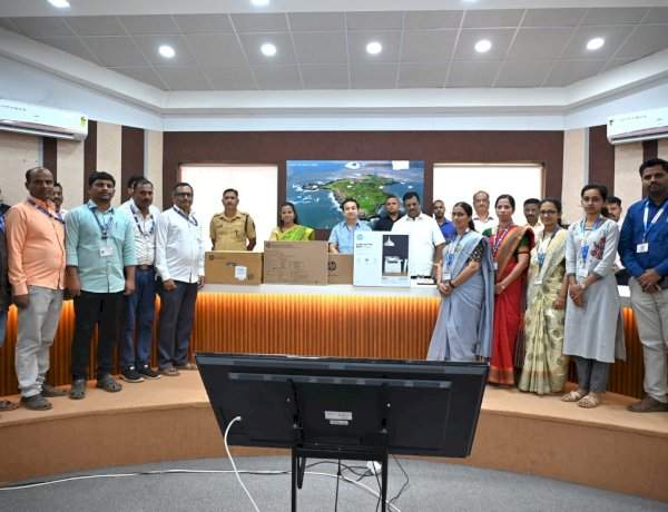 जिल्हा वार्षिक योजनेतून प्रशासनाला 'डिजिटल बळकटी'....पालकमंत्री नितेश राणे यांच्या हस्ते साहित्यांचे वितरण