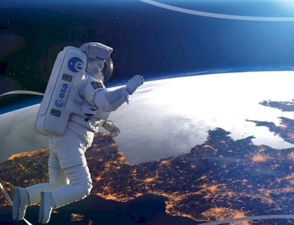 मानवी अंतराळ उड्डाण दिवस : विश्वाच्या उंबरठ्यावर उभा असलेला मानव