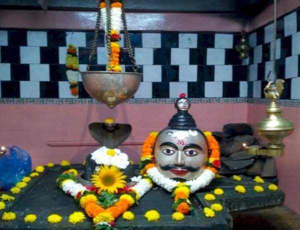 खा. नारायण राणे यांच्या वाढदिवसानिमित्त नेरूरात साकडे.....श्री देव कलेश्वर चरणी 'लघुरुद्र' अभिषेक