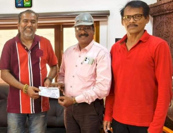 सामाजिक बांधिलकीच्या रुग्णवाहिकेसाठी रवींद्र चव्हाणांची मदत