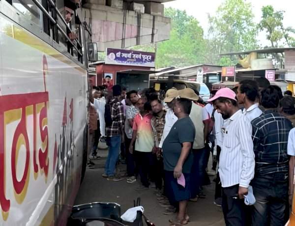 वेगाने येणारी दुचाकी बसखाली...कणकवली बसस्थानकासमोरील घटना