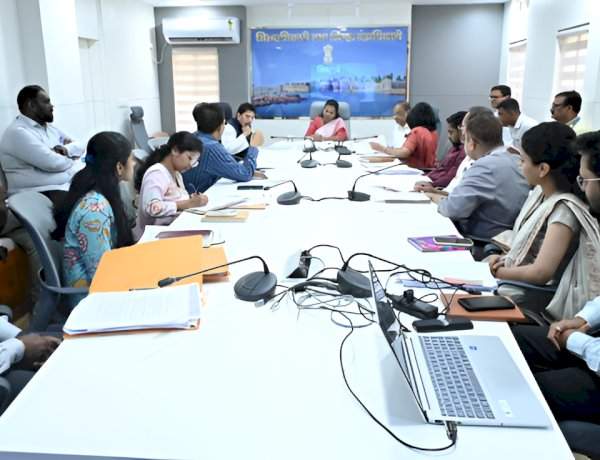 आमदार दीपक केसरकर यांच्या उपस्थितीत विविध विकासकामांप्रश्नी आढावा बैठक